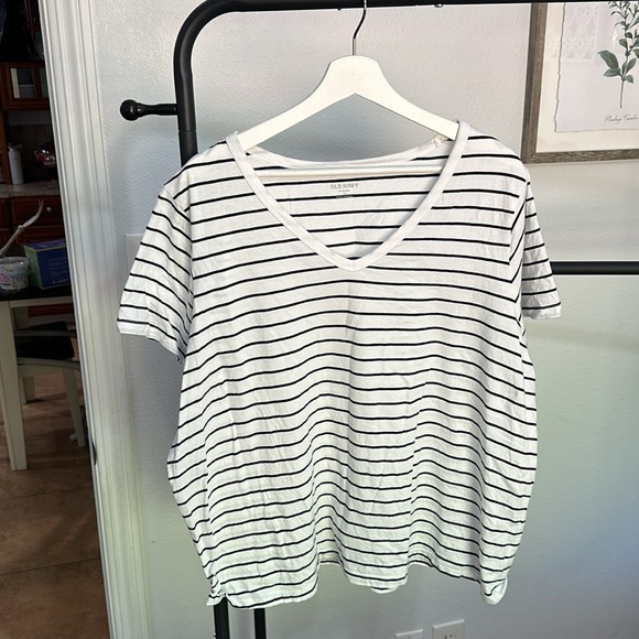 Old Navy Black and White Striped Short Sleeve T-shirt - Picture 2 of 3